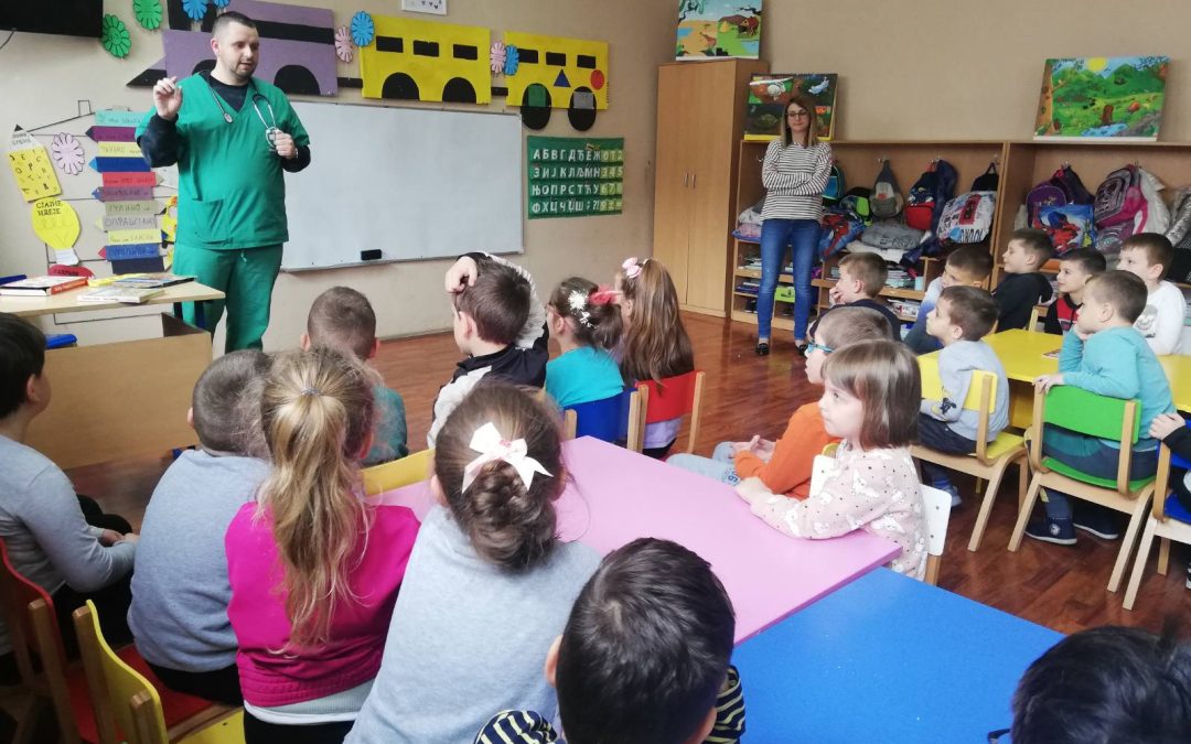 Доктор ветеринарске медицине Благоје Бирчаковић у посјети првачићима