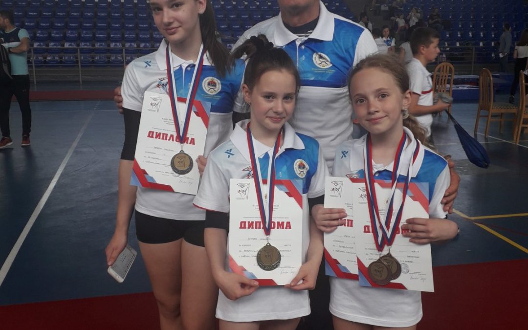 Гимнастичарке основне школе „Свети Сава“ из Зворника бриљирале на републичком такмичењу