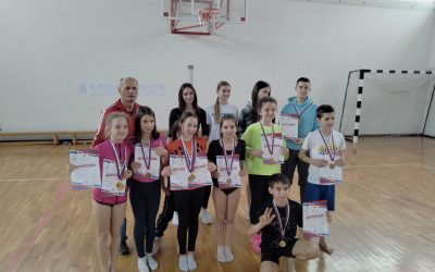 Гимнастичари ЈУ ОШ „Свети Сава“ донијели 13 медаља са регионалног тамичења