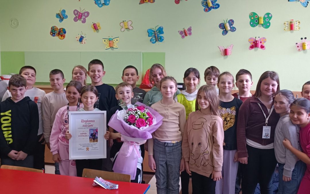 Ученици одјељења 4-1 приредили изненађење учитељици